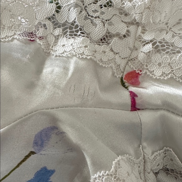 Size small - Picture 3 of 3